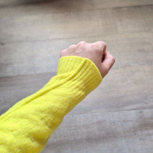 Athleta Heathered Yellow Merino Extra Fine Wool Blend Sweater Size Medium M - Picture 9 of 9